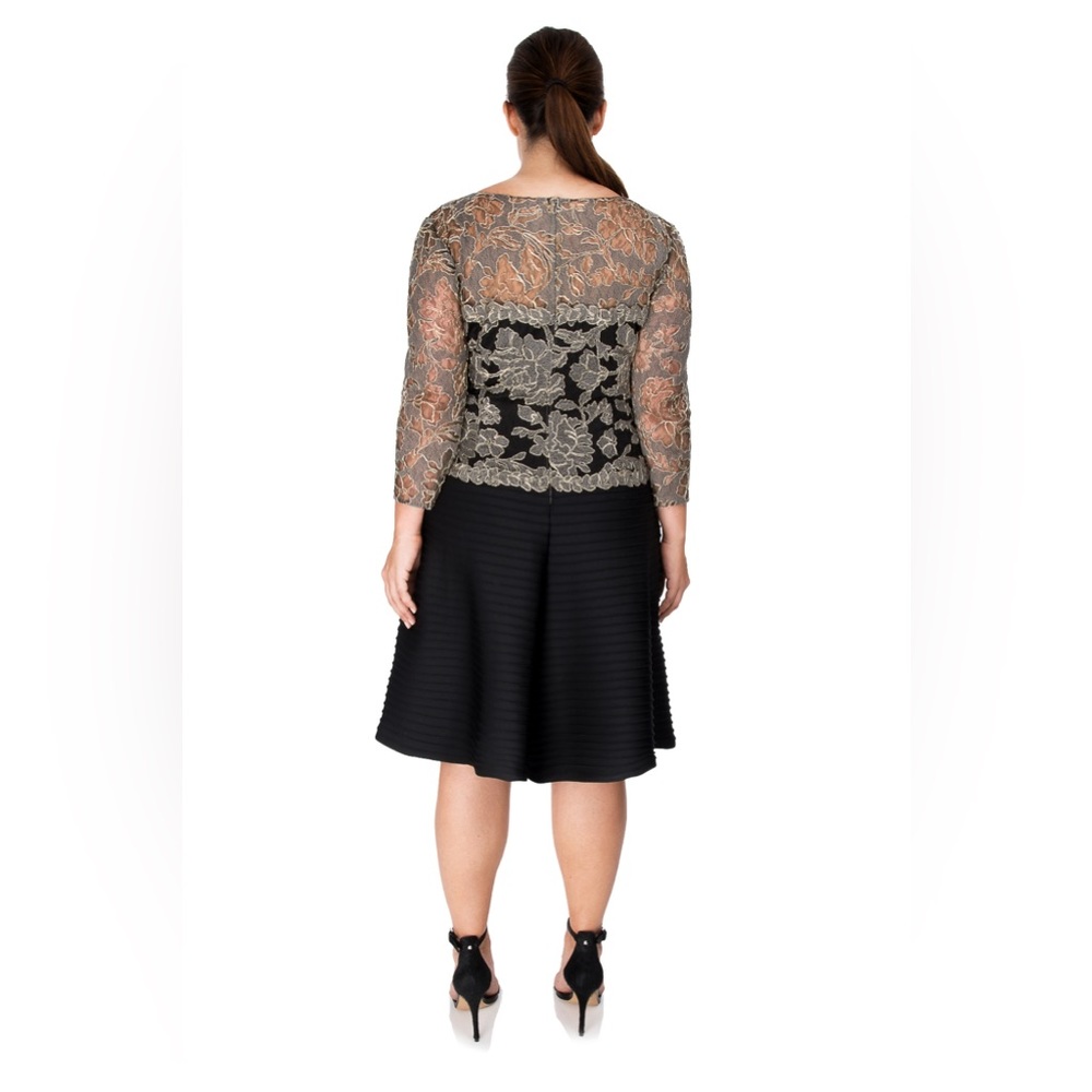MIKA DRESS - PLUS SIZE - Picture 3 of 5